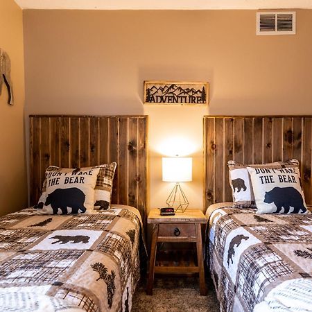 Sky High Views!!-Peak Mountaintop-Outdoor Pool-Close To Downtown-Private Balcony-Wifi-Cable Gatlinburg Exteriör bild