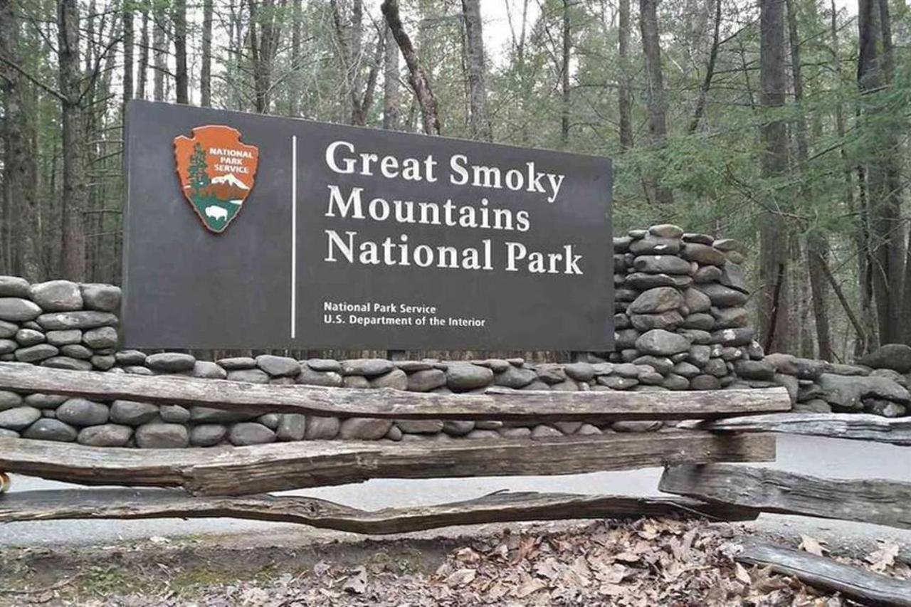 Sky High Views!!-Peak Mountaintop-Outdoor Pool-Close To Downtown-Private Balcony-Wifi-Cable Gatlinburg Exteriör bild