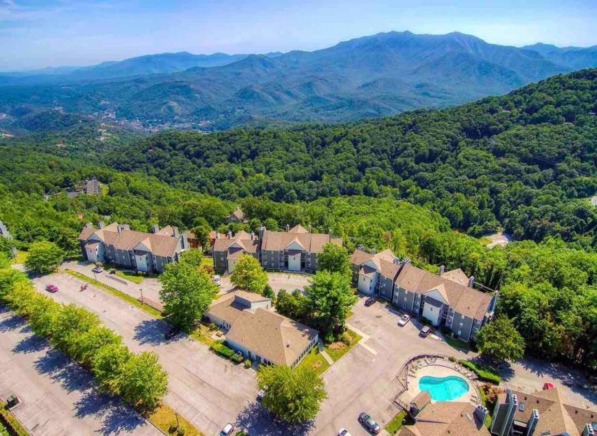 Sky High Views!!-Peak Mountaintop-Outdoor Pool-Close To Downtown-Private Balcony-Wifi-Cable Gatlinburg Exteriör bild