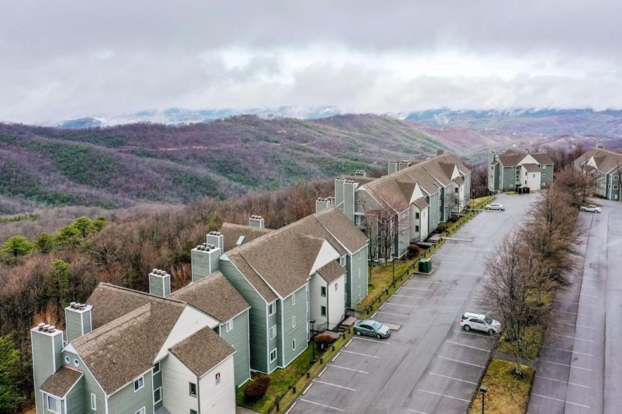 Sky High Views!!-Peak Mountaintop-Outdoor Pool-Close To Downtown-Private Balcony-Wifi-Cable Gatlinburg Exteriör bild
