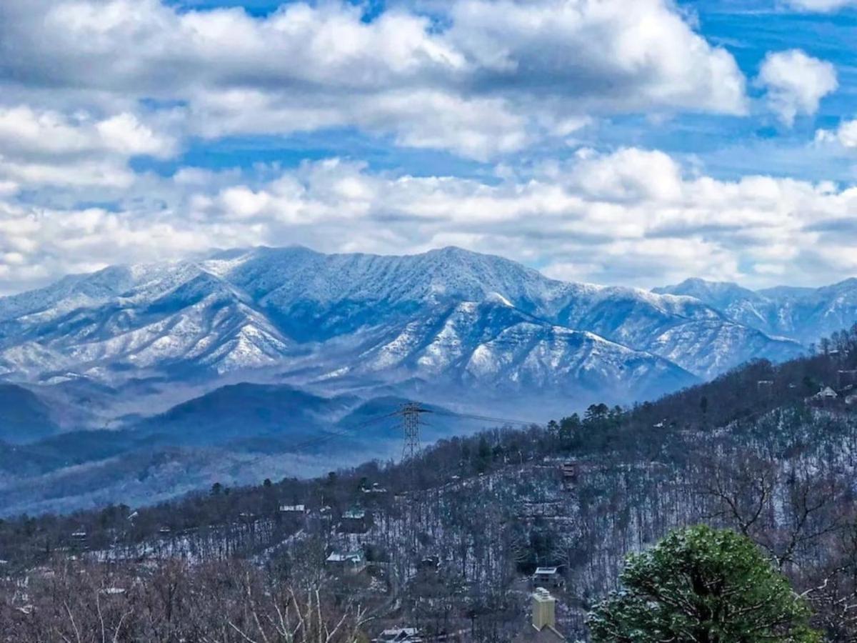 Sky High Views!!-Peak Mountaintop-Outdoor Pool-Close To Downtown-Private Balcony-Wifi-Cable Gatlinburg Exteriör bild