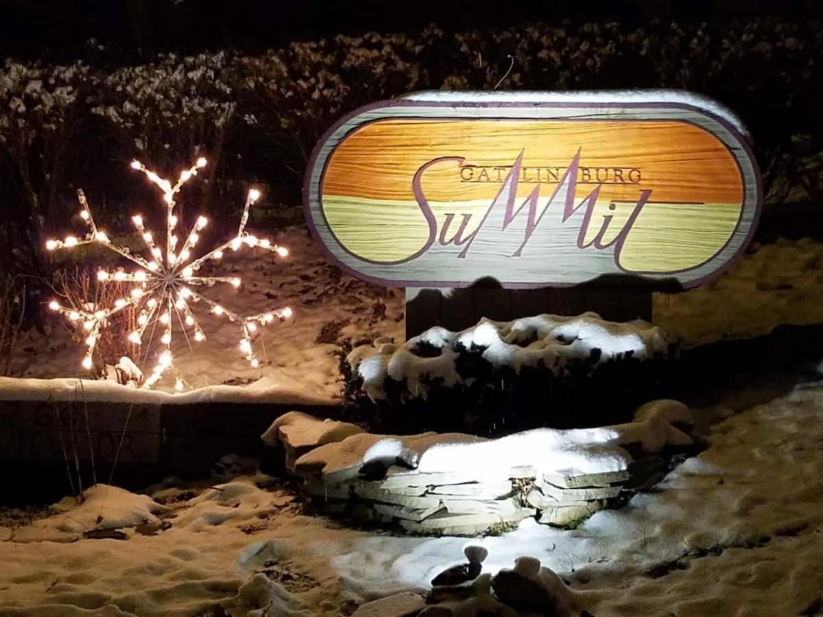 Sky High Views!!-Peak Mountaintop-Outdoor Pool-Close To Downtown-Private Balcony-Wifi-Cable Gatlinburg Exteriör bild