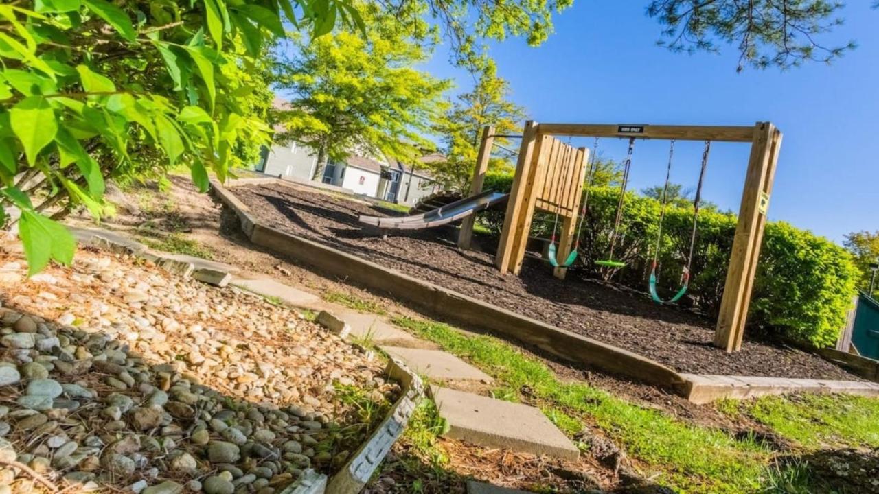 Sky High Views!!-Peak Mountaintop-Outdoor Pool-Close To Downtown-Private Balcony-Wifi-Cable Gatlinburg Exteriör bild