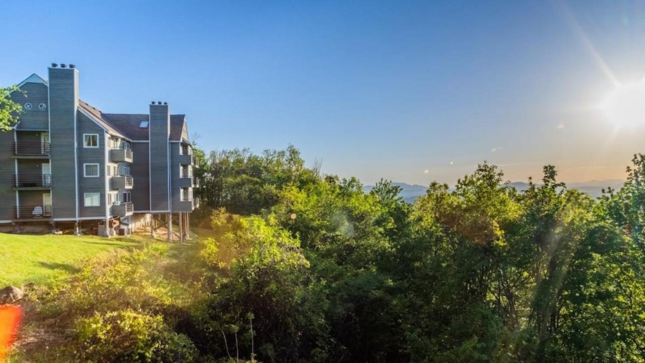 Sky High Views!!-Peak Mountaintop-Outdoor Pool-Close To Downtown-Private Balcony-Wifi-Cable Gatlinburg Exteriör bild