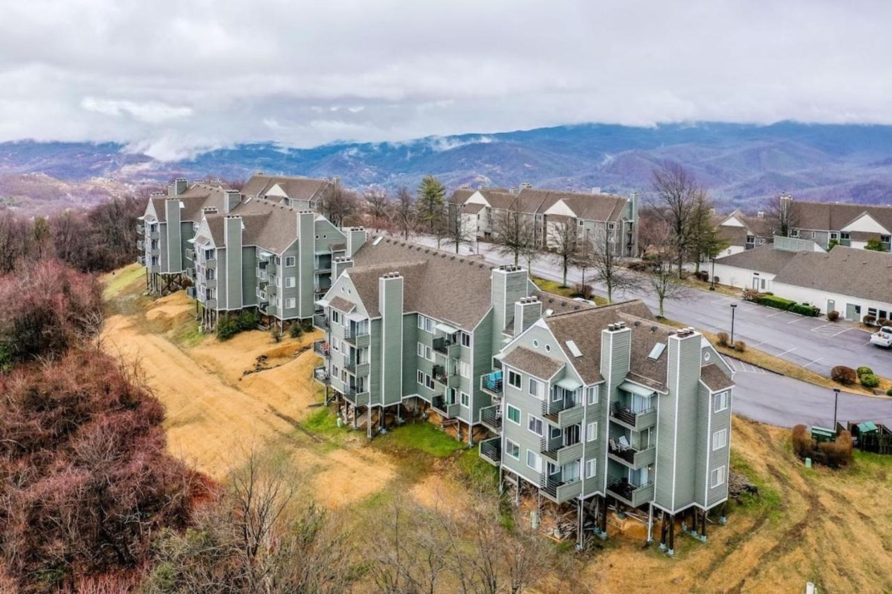 Sky High Views!!-Peak Mountaintop-Outdoor Pool-Close To Downtown-Private Balcony-Wifi-Cable Gatlinburg Exteriör bild