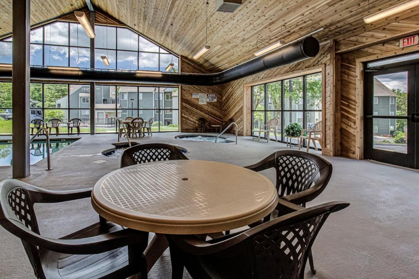 Sky High Views!!-Peak Mountaintop-Outdoor Pool-Close To Downtown-Private Balcony-Wifi-Cable Gatlinburg Exteriör bild
